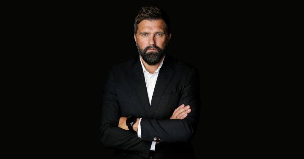 Men Body Language 9 Essential Tips For Projecting Confidence